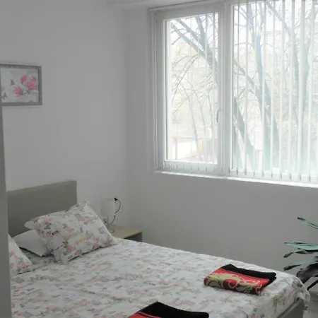 Луксозен Апартамент Apartment *